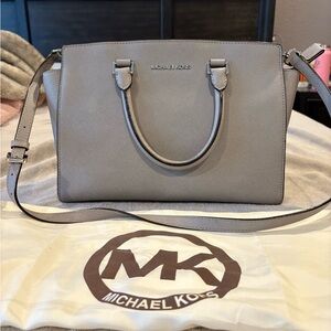 Michael Kors Selma Medium Bag in Gray